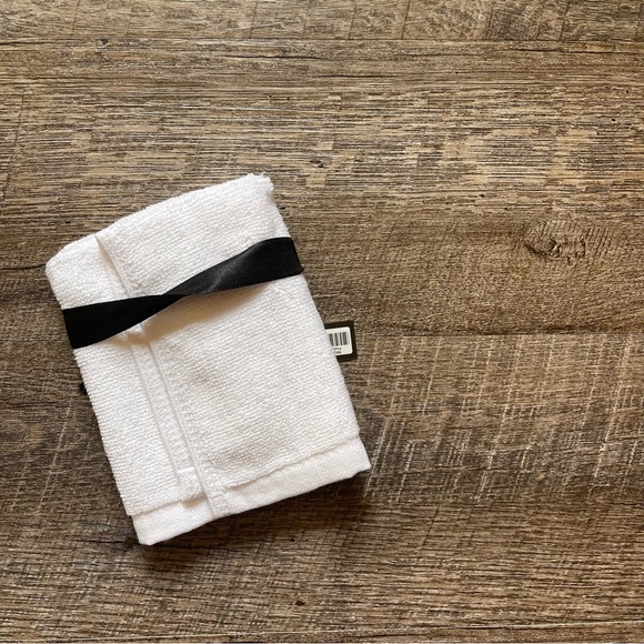 SOLD Fairyloot Night Circus Inspired Le Cirque Des Reves Face Towel - Picture 4 of 4